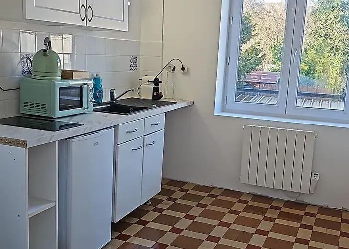 55 M2 Refait à Neuf à 300 M De La Et Du Centre Appartement *